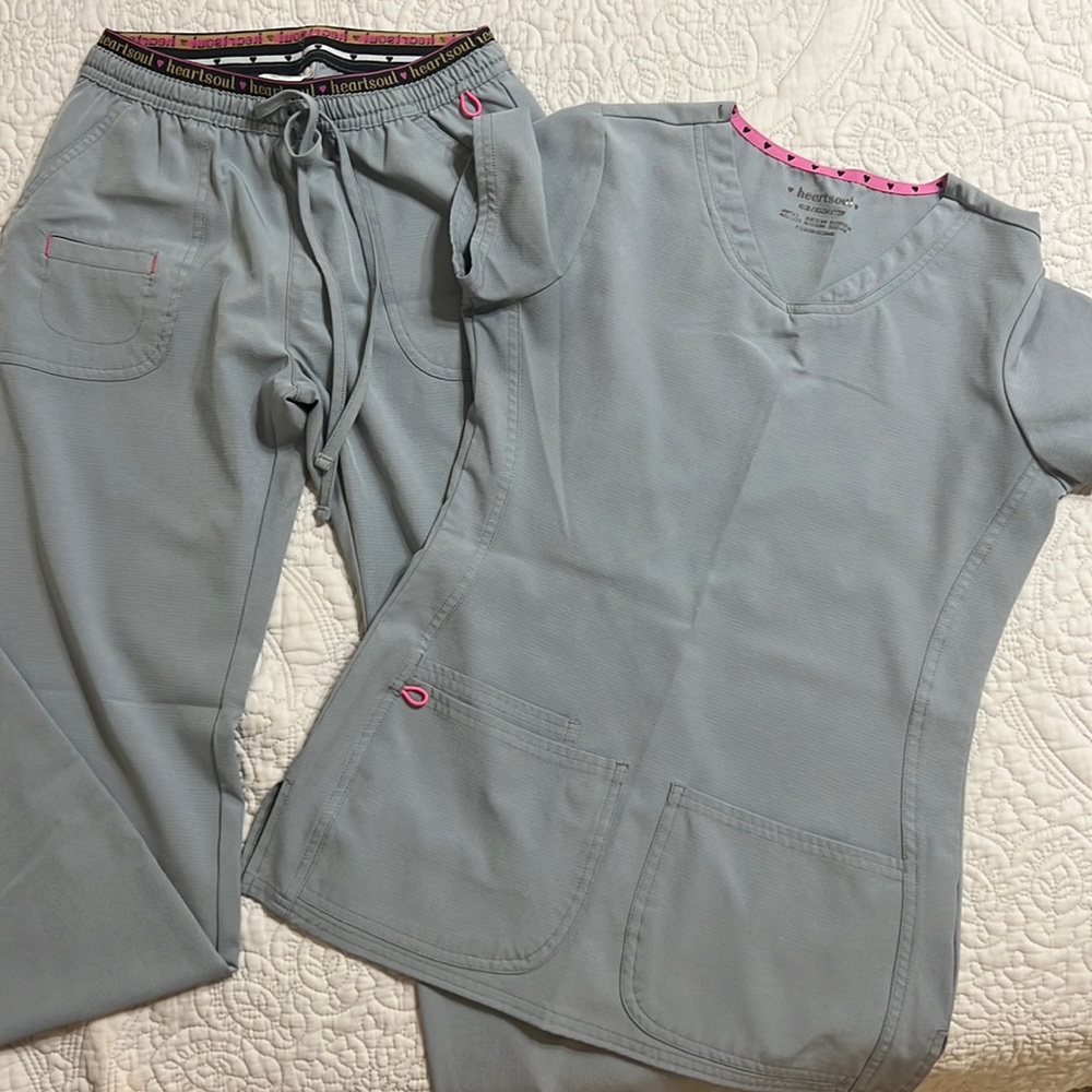 Heartsoul scrubs bottoms are XS and top is XXS
